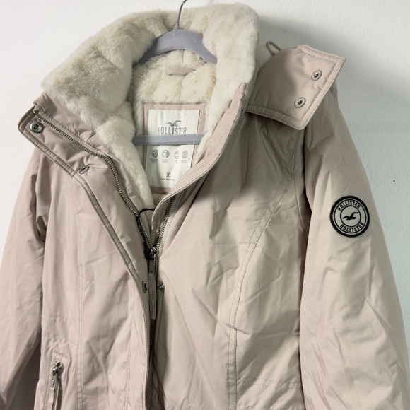 Hollister Fur Lined Parka NWT Faux Fur Lined in Tan - Picture 7 of 7